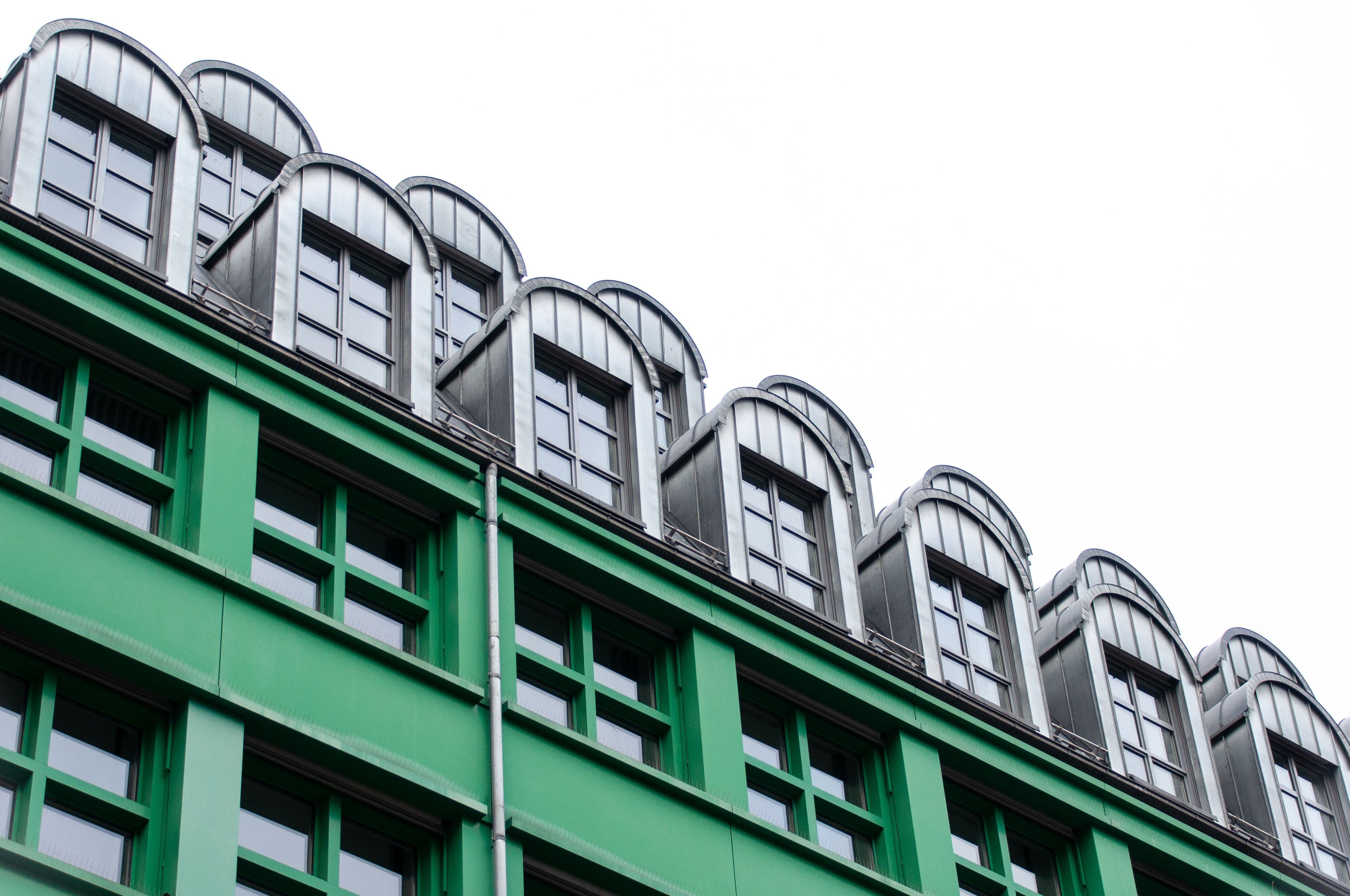 Modern roofing and aluminum construction - Industry imagery
